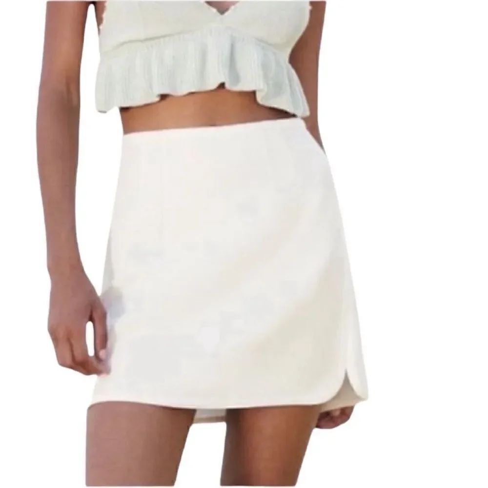 Zara White Mini Off white Skirt(Size XLarge)